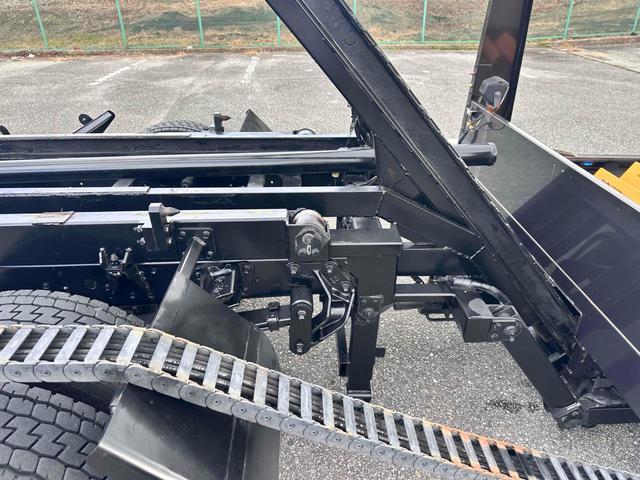 デュトロ 　積載車　キャリアカー　ハイグレード　積載２８５０ｋｇ　ユニック　ＮＥＯ　αプレミアム　フラットタイプ　リア油圧ゲート　アルコアアルミホイール　ラジコン　風防　フロントリップ　サスペンションシート（44枚目）