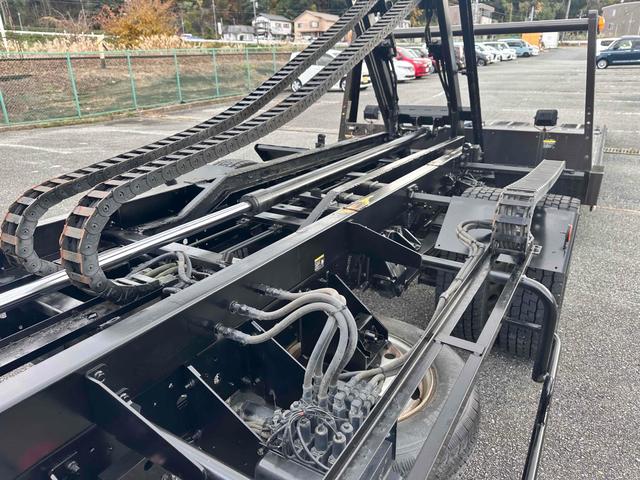 デュトロ 　積載車　キャリアカー　ハイグレード　積載２８５０ｋｇ　ユニック　ＮＥＯ　αプレミアム　フラットタイプ　リア油圧ゲート　アルコアアルミホイール　ラジコン　風防　フロントリップ　サスペンションシート（46枚目）