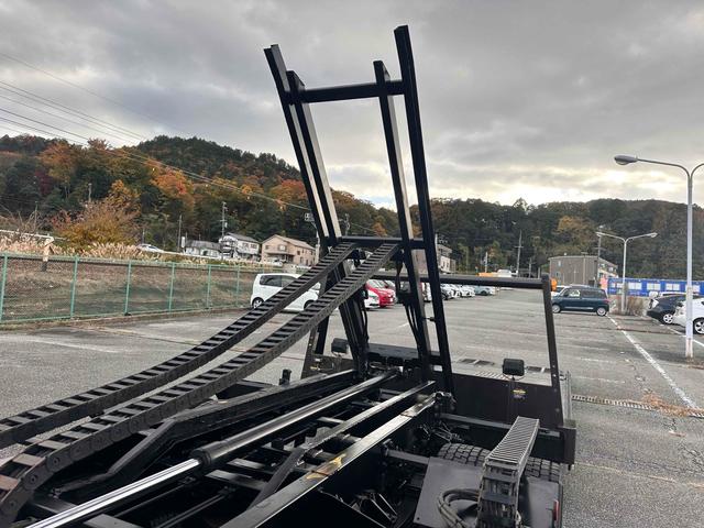 デュトロ 　積載車　キャリアカー　ハイグレード　積載２８５０ｋｇ　ユニック　ＮＥＯ　αプレミアム　フラットタイプ　リア油圧ゲート　アルコアアルミホイール　ラジコン　風防　フロントリップ　サスペンションシート（47枚目）