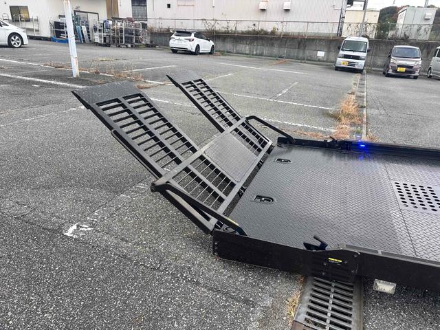 デュトロ 　積載車　キャリアカー　ハイグレード　積載２８５０ｋｇ　ユニック　ＮＥＯ　αプレミアム　フラットタイプ　リア油圧ゲート　アルコアアルミホイール　ラジコン　風防　フロントリップ　サスペンションシート（54枚目）