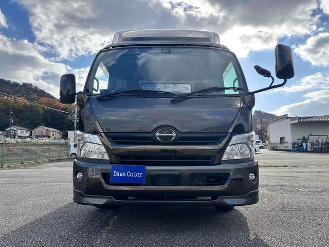 デュトロ 　積載車　キャリアカー　極東フラトップＺＥＲＯ　積載３０００ｋｇ　アルコアアルミホイール　風防　フロントリップ　全塗装　クロームメッキ塗装　ナビ　テレビ　ワンオーナー車　ラジコン（3枚目）