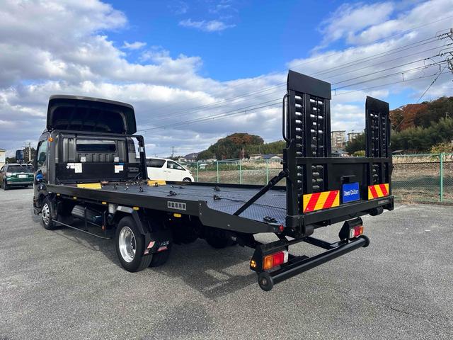 デュトロ 　積載車　キャリアカー　極東フラトップＺＥＲＯ　積載３０００ｋｇ　アルコアアルミホイール　風防　フロントリップ　全塗装　クロームメッキ塗装　ナビ　テレビ　ワンオーナー車　ラジコン（8枚目）