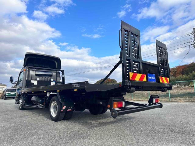 デュトロ 　積載車　キャリアカー　極東フラトップＺＥＲＯ　積載３０００ｋｇ　アルコアアルミホイール　風防　フロントリップ　全塗装　クロームメッキ塗装　ナビ　テレビ　ワンオーナー車　ラジコン（9枚目）