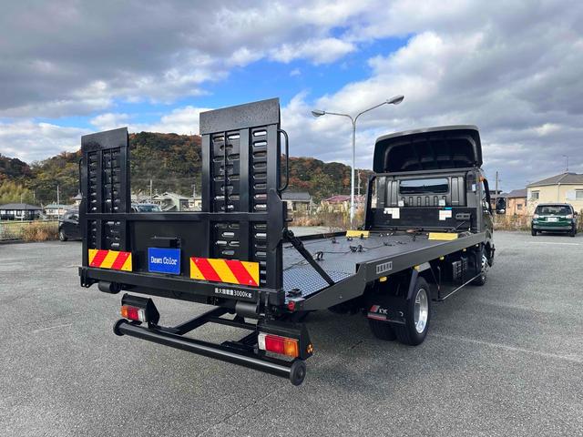 デュトロ 　積載車　キャリアカー　極東フラトップＺＥＲＯ　積載３０００ｋｇ　アルコアアルミホイール　風防　フロントリップ　全塗装　クロームメッキ塗装　ナビ　テレビ　ワンオーナー車　ラジコン（13枚目）