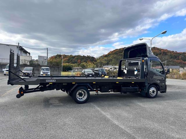 デュトロ 　積載車　キャリアカー　極東フラトップＺＥＲＯ　積載３０００ｋｇ　アルコアアルミホイール　風防　フロントリップ　全塗装　クロームメッキ塗装　ナビ　テレビ　ワンオーナー車　ラジコン（14枚目）