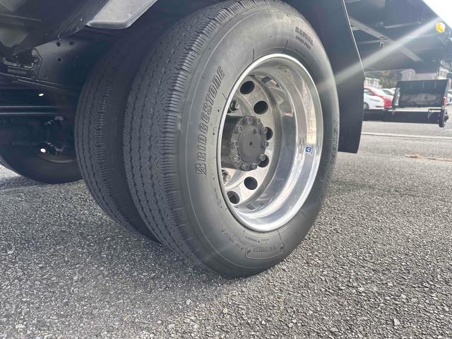 デュトロ 　積載車　キャリアカー　極東フラトップＺＥＲＯ　積載３０００ｋｇ　アルコアアルミホイール　風防　フロントリップ　全塗装　クロームメッキ塗装　ナビ　テレビ　ワンオーナー車　ラジコン（16枚目）