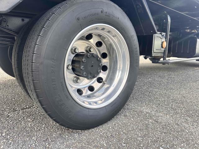 デュトロ 　積載車　キャリアカー　極東フラトップＺＥＲＯ　積載３０００ｋｇ　アルコアアルミホイール　風防　フロントリップ　全塗装　クロームメッキ塗装　ナビ　テレビ　ワンオーナー車　ラジコン（17枚目）