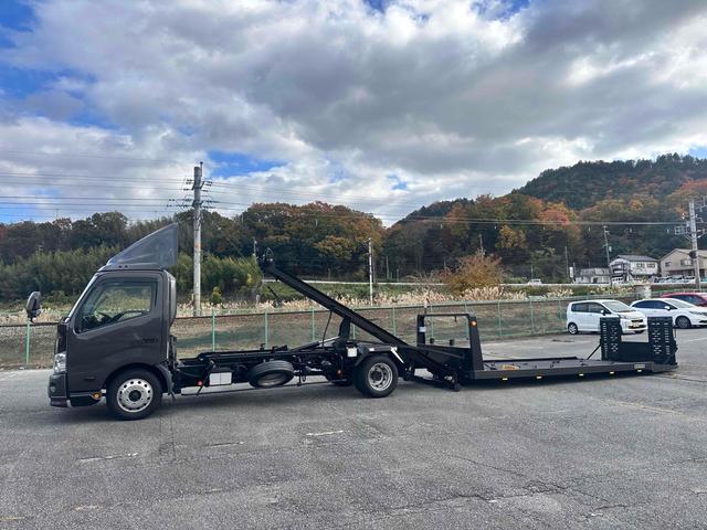 デュトロ 　積載車　キャリアカー　極東フラトップＺＥＲＯ　積載３０００ｋｇ　アルコアアルミホイール　風防　フロントリップ　全塗装　クロームメッキ塗装　ナビ　テレビ　ワンオーナー車　ラジコン（19枚目）