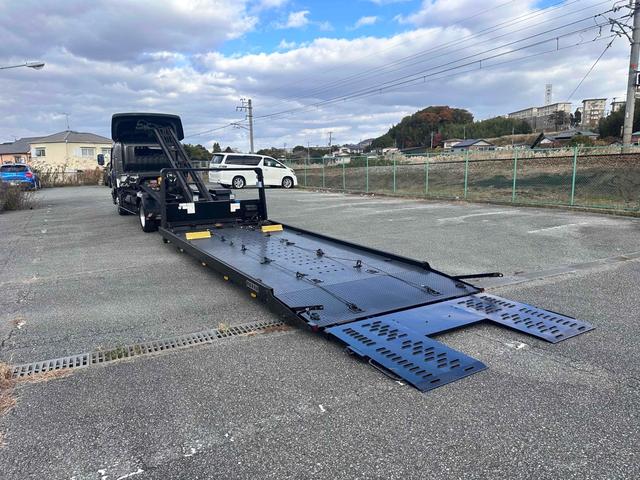 デュトロ 　積載車　キャリアカー　極東フラトップＺＥＲＯ　積載３０００ｋｇ　アルコアアルミホイール　風防　フロントリップ　全塗装　クロームメッキ塗装　ナビ　テレビ　ワンオーナー車　ラジコン（24枚目）