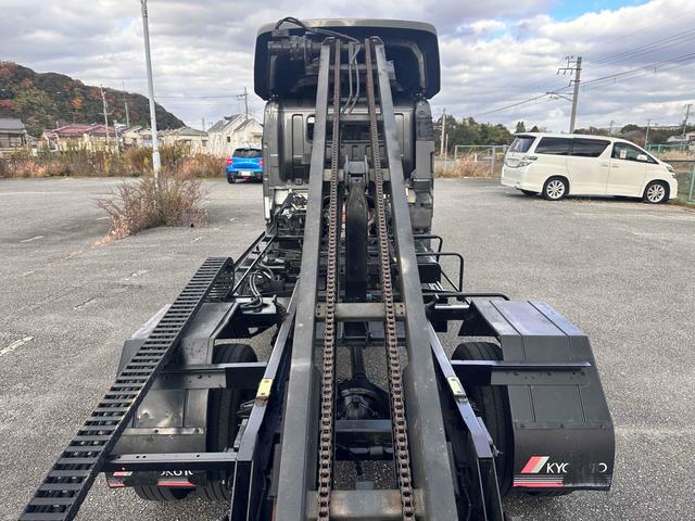 デュトロ 　積載車　キャリアカー　極東フラトップＺＥＲＯ　積載３０００ｋｇ　アルコアアルミホイール　風防　フロントリップ　全塗装　クロームメッキ塗装　ナビ　テレビ　ワンオーナー車　ラジコン（29枚目）