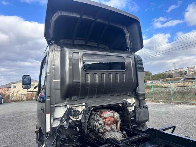 デュトロ 　積載車　キャリアカー　極東フラトップＺＥＲＯ　積載３０００ｋｇ　アルコアアルミホイール　風防　フロントリップ　全塗装　クロームメッキ塗装　ナビ　テレビ　ワンオーナー車　ラジコン（30枚目）