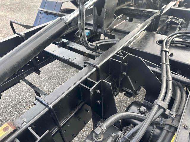 デュトロ 　積載車　キャリアカー　極東フラトップＺＥＲＯ　積載３０００ｋｇ　アルコアアルミホイール　風防　フロントリップ　全塗装　クロームメッキ塗装　ナビ　テレビ　ワンオーナー車　ラジコン（31枚目）