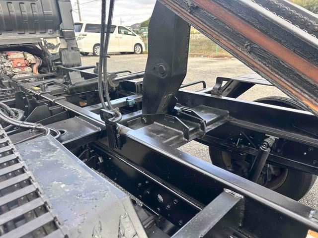 デュトロ 　積載車　キャリアカー　極東フラトップＺＥＲＯ　積載３０００ｋｇ　アルコアアルミホイール　風防　フロントリップ　全塗装　クロームメッキ塗装　ナビ　テレビ　ワンオーナー車　ラジコン（35枚目）