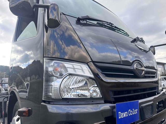 デュトロ 　積載車　キャリアカー　極東フラトップＺＥＲＯ　積載３０００ｋｇ　アルコアアルミホイール　風防　フロントリップ　全塗装　クロームメッキ塗装　ナビ　テレビ　ワンオーナー車　ラジコン（39枚目）