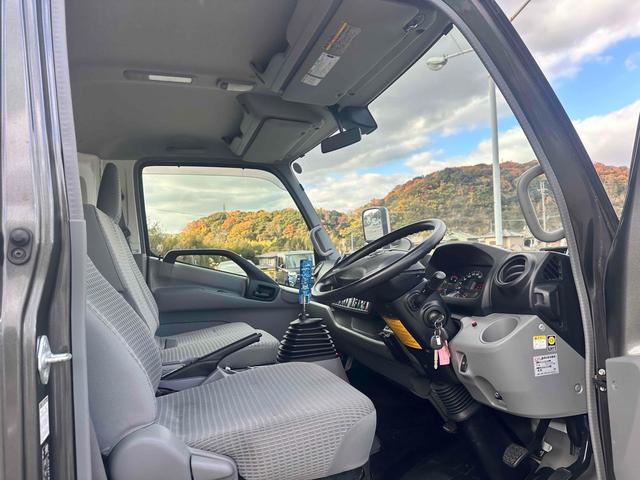 デュトロ 　積載車　キャリアカー　極東フラトップＺＥＲＯ　積載３０００ｋｇ　アルコアアルミホイール　風防　フロントリップ　全塗装　クロームメッキ塗装　ナビ　テレビ　ワンオーナー車　ラジコン（41枚目）