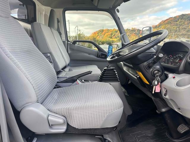 デュトロ 　積載車　キャリアカー　極東フラトップＺＥＲＯ　積載３０００ｋｇ　アルコアアルミホイール　風防　フロントリップ　全塗装　クロームメッキ塗装　ナビ　テレビ　ワンオーナー車　ラジコン（42枚目）