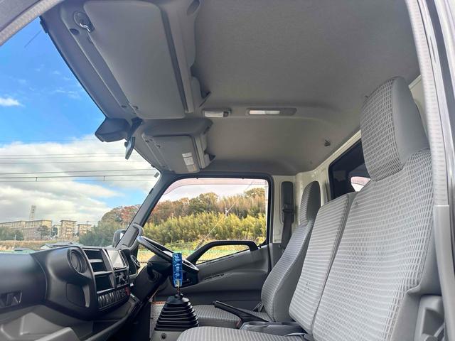 デュトロ 　積載車　キャリアカー　極東フラトップＺＥＲＯ　積載３０００ｋｇ　アルコアアルミホイール　風防　フロントリップ　全塗装　クロームメッキ塗装　ナビ　テレビ　ワンオーナー車　ラジコン（46枚目）