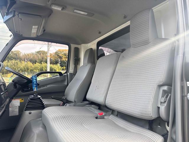 デュトロ 　積載車　キャリアカー　極東フラトップＺＥＲＯ　積載３０００ｋｇ　アルコアアルミホイール　風防　フロントリップ　全塗装　クロームメッキ塗装　ナビ　テレビ　ワンオーナー車　ラジコン（47枚目）