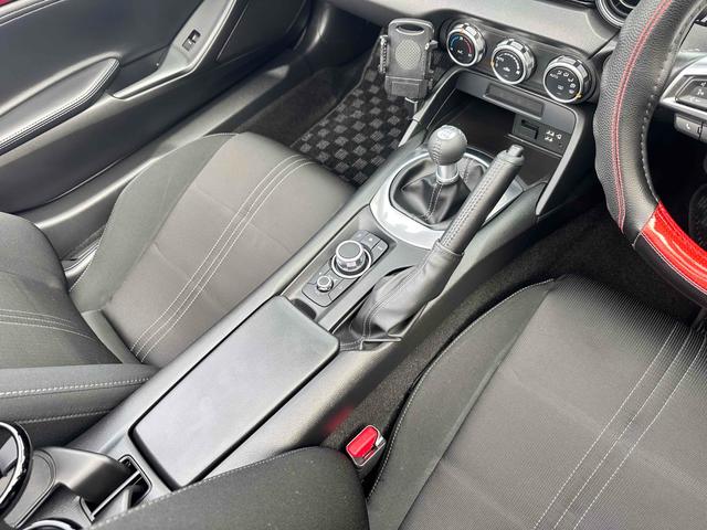 ロードスター Ｓスペシャルパッケージ　オープンカー　ドライブレコーダー　ＥＴＣ　クリアランスソナー　衝突被害軽減システム　ＬＥＤヘッドランプ　６ＭＴ　スマートキー　アルミホイール　フロントリップ　マフラーカッター　　ＡＢＳ　ＥＳＣ　ＵＳＢ（7枚目）