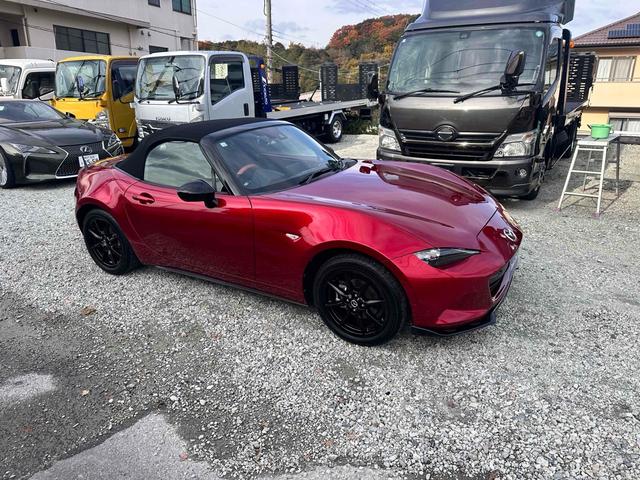 ロードスター Ｓスペシャルパッケージ　オープンカー　ドライブレコーダー　ＥＴＣ　クリアランスソナー　衝突被害軽減システム　ＬＥＤヘッドランプ　６ＭＴ　スマートキー　アルミホイール　フロントリップ　マフラーカッター　　ＡＢＳ　ＥＳＣ　ＵＳＢ（14枚目）