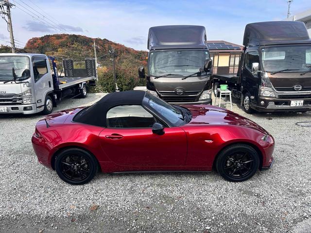 ロードスター Ｓスペシャルパッケージ　オープンカー　ドライブレコーダー　ＥＴＣ　クリアランスソナー　衝突被害軽減システム　ＬＥＤヘッドランプ　６ＭＴ　スマートキー　アルミホイール　フロントリップ　マフラーカッター　　ＡＢＳ　ＥＳＣ　ＵＳＢ（16枚目）