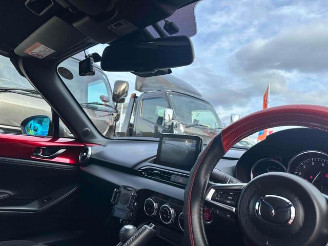 ロードスター Ｓスペシャルパッケージ　オープンカー　ドライブレコーダー　ＥＴＣ　クリアランスソナー　衝突被害軽減システム　ＬＥＤヘッドランプ　６ＭＴ　スマートキー　アルミホイール　フロントリップ　マフラーカッター　　ＡＢＳ　ＥＳＣ　ＵＳＢ（32枚目）