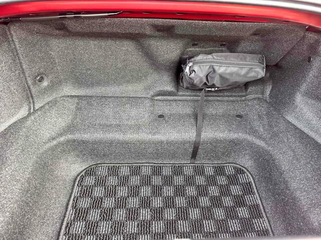 ロードスター Ｓスペシャルパッケージ　オープンカー　ドライブレコーダー　ＥＴＣ　クリアランスソナー　衝突被害軽減システム　ＬＥＤヘッドランプ　６ＭＴ　スマートキー　アルミホイール　フロントリップ　マフラーカッター　　ＡＢＳ　ＥＳＣ　ＵＳＢ（40枚目）