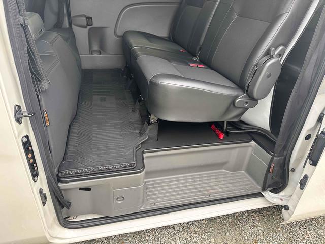 NV350キャラバンバン ロングライダープレミアムGXターボ 4WD ディーゼルターボ ETC2.0/パイオニア製ナビ/バックカメラ/カレディステアリングハンドル/社外ビルシュタインショックアブソーバー/リアベッドキッド車中泊仕様(23枚目)