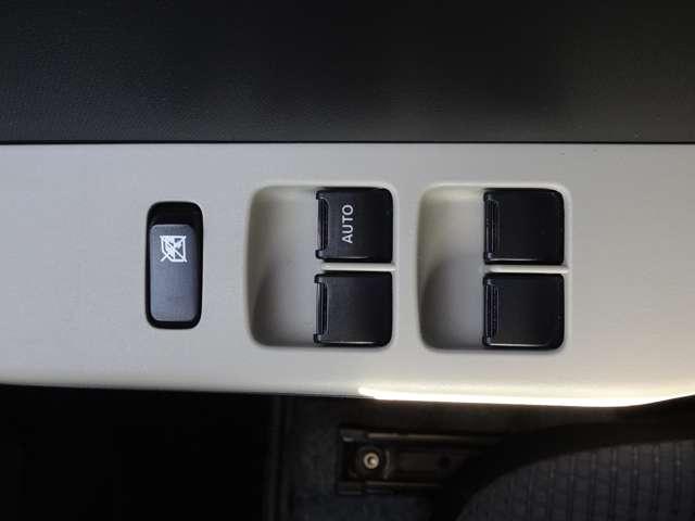 L ISTOP DVD再生可 パワーウィンドー ETC車載器 盗難防止機能 地デジTV 横滑防止装置 シートヒーター付き ナビTV PS オートエアコン 衝突安全ボディ エアB キーレス付き ABS付(11枚目)