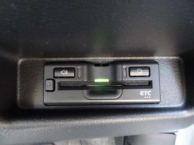 L ISTOP DVD再生可 パワーウィンドー ETC車載器 盗難防止機能 地デジTV 横滑防止装置 シートヒーター付き ナビTV PS オートエアコン 衝突安全ボディ エアB キーレス付き ABS付(16枚目)