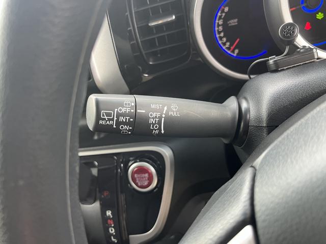 Ｎ－ＢＯＸカスタム Ｇ　スライドドア　ＨＩＤ　スマートキー　アイドリングストップ　ＣＶＴ　盗難防止システム　ＡＢＳ　ＥＳＣ　アルミホイール　エアコン　パワーステアリング　パワーウィンドウ（13枚目）