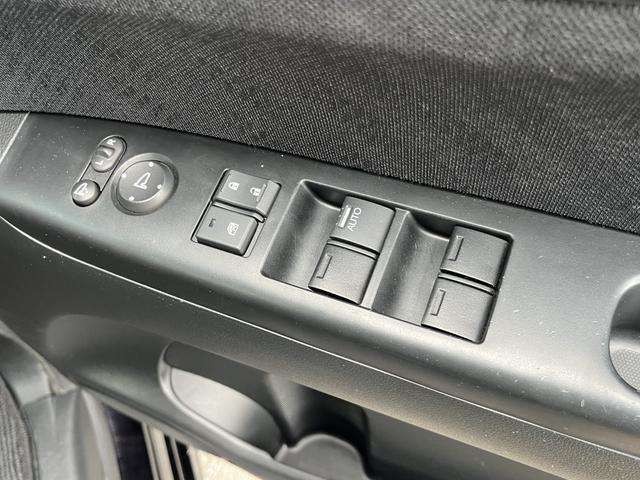 Ｎ－ＢＯＸカスタム Ｇ　スライドドア　ＨＩＤ　スマートキー　アイドリングストップ　ＣＶＴ　盗難防止システム　ＡＢＳ　ＥＳＣ　アルミホイール　エアコン　パワーステアリング　パワーウィンドウ（17枚目）