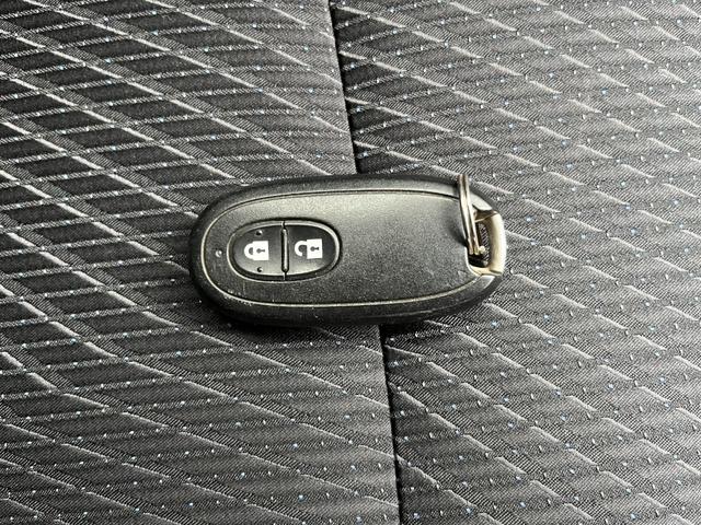 ワゴンＲスティングレー Ｔ　ＨＩＤ　ＣＶＴ　盗難防止システム　ＡＢＳ　アルミホイール　衝突安全ボディ　エアコン　パワーステアリング　パワーウィンドウ（13枚目）