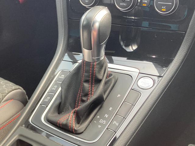 VOLKSWAGEN GOLF GTI PERFORMANCE