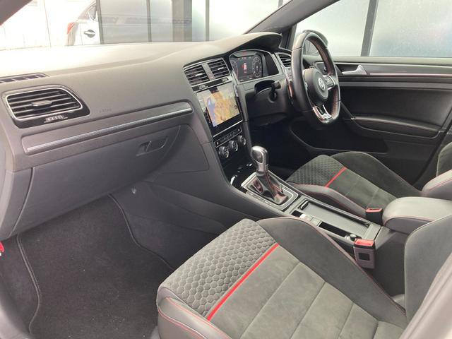 VOLKSWAGEN GOLF GTI PERFORMANCE