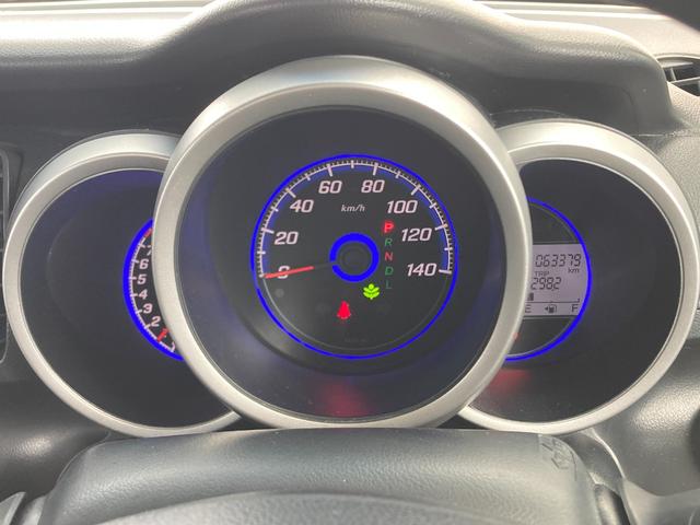 Ｎ－ＢＯＸカスタム Ｇ　ナビ　オートライト　ＨＩＤ　スマートキー　アイドリングストップ　電動格納ミラー　ベンチシート　ＣＶＴ　盗難防止システム　ＡＢＳ　ＥＳＣ　ＣＤ　ＵＳＢ　エアコン　パワーステアリング　パワーウィンドウ（4枚目）