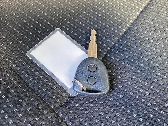 ハイゼットカーゴ クルーズターボ　ＡＴ　衝突被害軽減システム　ＥＴＣ　ナビ　ＴＶ　バックカメラ　両側スライドドア　キーレスエントリー　アイドリングストップ　電動格納ミラー　オートマチックハイビーム　アルミホイール　ＡＢＳ（24枚目）