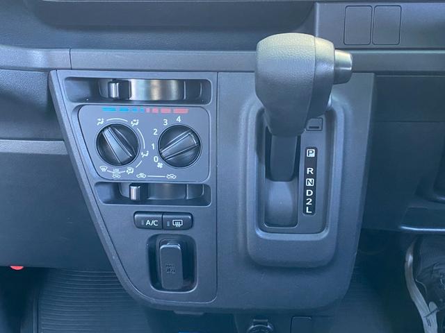 ハイゼットカーゴ クルーズターボ　ＡＴ　衝突被害軽減システム　ＥＴＣ　ナビ　ＴＶ　バックカメラ　両側スライドドア　キーレスエントリー　アイドリングストップ　電動格納ミラー　オートマチックハイビーム　アルミホイール　ＡＢＳ（26枚目）