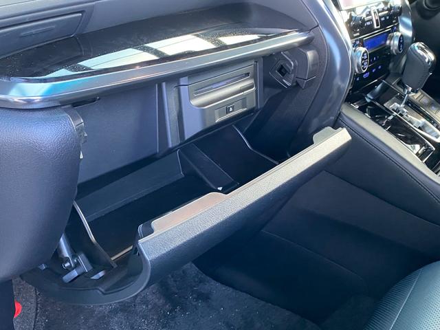 アルファードハイブリッド ＳＲ　Ｃパッケージ　４ＷＤ　全周囲カメラ　ナビ　ＴＶ　クリアランスソナー　オートクルーズコントロール　レーンアシスト　衝突被害軽減システム　両側電動スライドドア　オートマチックハイビーム　オートライト　ＬＥＤヘッドランプ（51枚目）