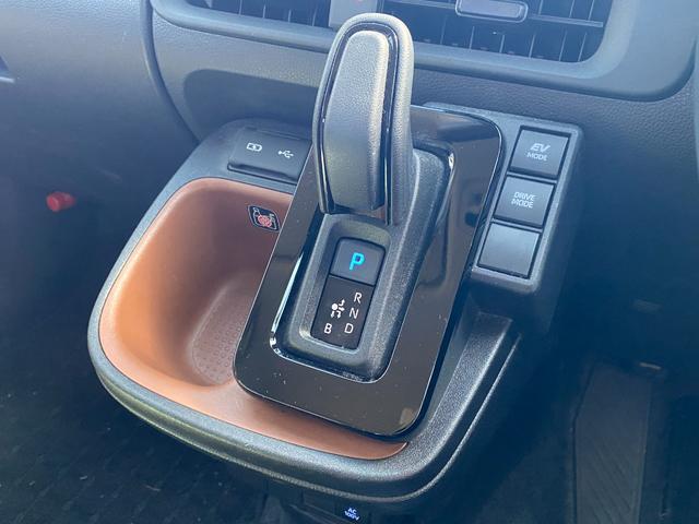 シエンタ ハイブリッドＺ　全周囲カメラ　ナビ　ＴＶ　クリアランスソナー　オートクルーズコントロール　レーンアシスト　衝突被害軽減システム　両側電動スライドドア　オートマチックハイビーム　オートライト　ＬＥＤヘッドランプ（29枚目）