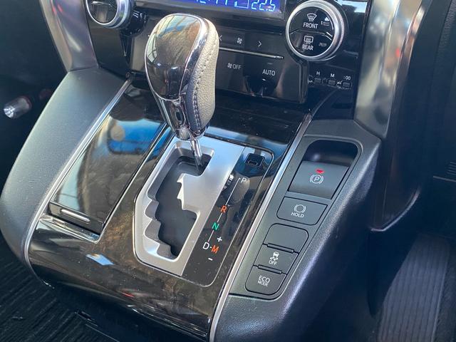 アルファード ２．５Ｓ　ＥＴＣ　バックカメラ　ナビ　ＴＶ　クリアランスソナー　両側電動スライドドア　オートライト　ＬＥＤヘッドランプ　スマートキー　電動格納ミラー　３列シート　オットマン　ＣＶＴ　アルミホイール　ＣＤ（26枚目）