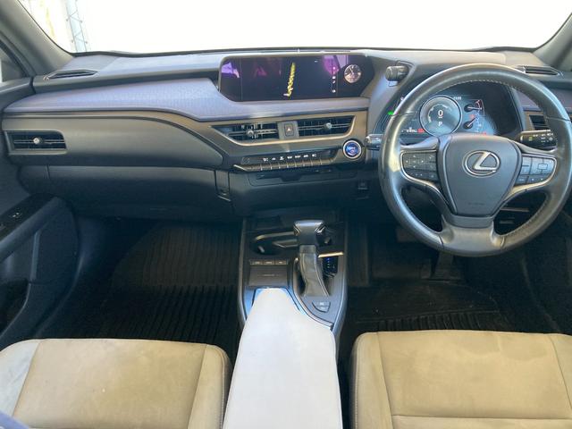 ＵＸ ＵＸ２５０ｈ　バックカメラ　クリアランスソナー　オートクルーズコントロール　レーンアシスト　衝突被害軽減システム　サンルーフ　ナビ　ＴＶ　オートマチックハイビーム　オートライト　ＬＥＤヘッドランプ　アルミホイール（2枚目）