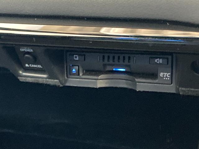 クラウンハイブリッド ＲＳアドバンス　ＥＴＣ　クリアランスソナー　レーンアシスト　オートクルーズコントロール　パークアシスト　衝突被害軽減システム　全周囲カメラ　ナビ　ＴＶ　アルミホイール　オートマチックハイビーム　オートライト（31枚目）