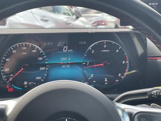 Ａクラス Ａ２００ｄ　ドライブレコーダー　バックカメラ　ナビ　クリアランスソナー　オートクルーズコントロール　アルミホイール　オートライト　パワーシート　スマートキー　アイドリングストップ　電動格納ミラー　シートヒーター（4枚目）