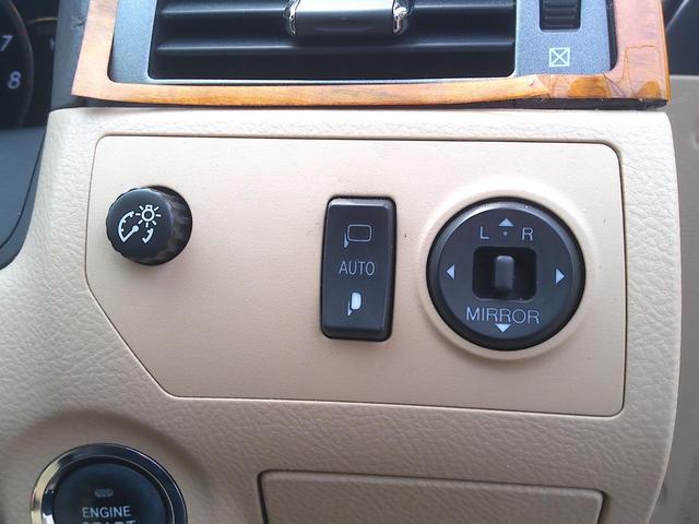 クラウンマジェスタ Ａタイプ　エアサスペンション／禁煙車／バックカメラ／スマートキー／鍵２個スペア／プッシュスタート／スマートキー／１９インチ社外アルミ／クルーズコントロール／パワーシート／ＥＴＣ／ＨＩＤヘッドライト（39枚目）