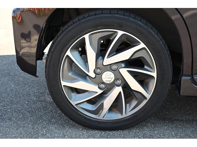 当店の専門スタッフが丁寧にクリーニングしております！当社ではシートから床マットまで隅々まで清掃しております。さらに納車前にもルームクリーニングを行ってからのご納車なので中もピッカピカ！！