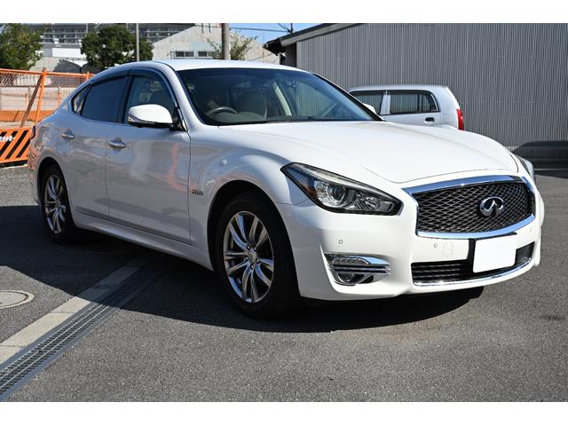 フーガハイブリッド ベースグレード　全方位運転支援システム　本革シート　アラウンドビューモニター　シートヒーター／シートエアコン　クルーズコントロール　禁煙車　ＥＴＣ　ＬＥＤヘッドライト　障害物センサー　ナビ　テレビ　パワーシート（7枚目）