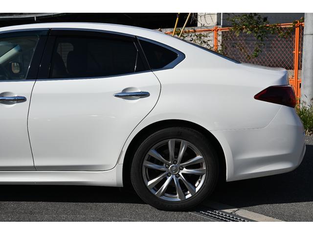 フーガハイブリッド ベースグレード　全方位運転支援システム　本革シート　アラウンドビューモニター　シートヒーター／シートエアコン　クルーズコントロール　禁煙車　ＥＴＣ　ＬＥＤヘッドライト　障害物センサー　ナビ　テレビ　パワーシート（17枚目）