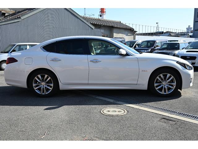 フーガハイブリッド ベースグレード　全方位運転支援システム　本革シート　アラウンドビューモニター　シートヒーター／シートエアコン　クルーズコントロール　禁煙車　ＥＴＣ　ＬＥＤヘッドライト　障害物センサー　ナビ　テレビ　パワーシート（18枚目）