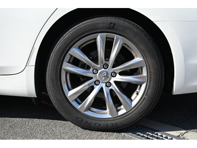 フーガハイブリッド ベースグレード　全方位運転支援システム　本革シート　アラウンドビューモニター　シートヒーター／シートエアコン　クルーズコントロール　禁煙車　ＥＴＣ　ＬＥＤヘッドライト　障害物センサー　ナビ　テレビ　パワーシート（32枚目）